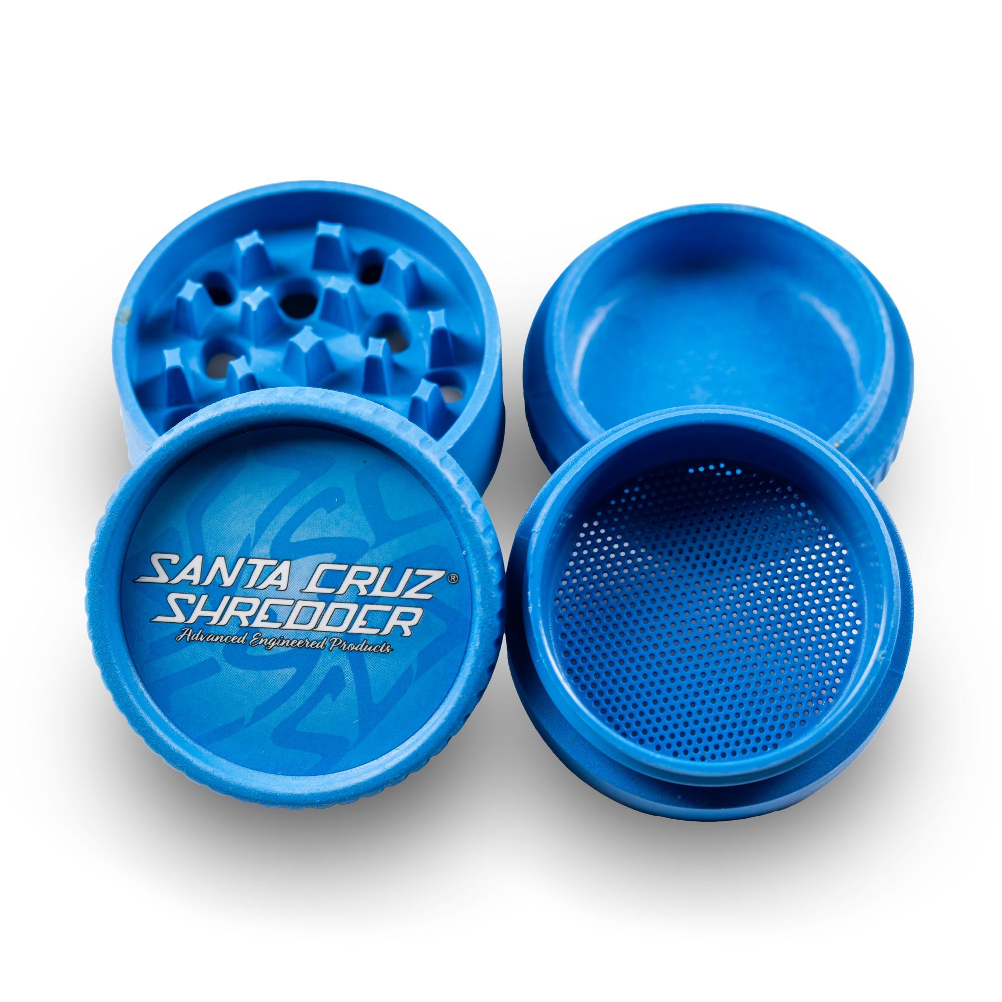 santa-cruz-shredder-hemp-4-parties-grinder-chanvre-noir image 4