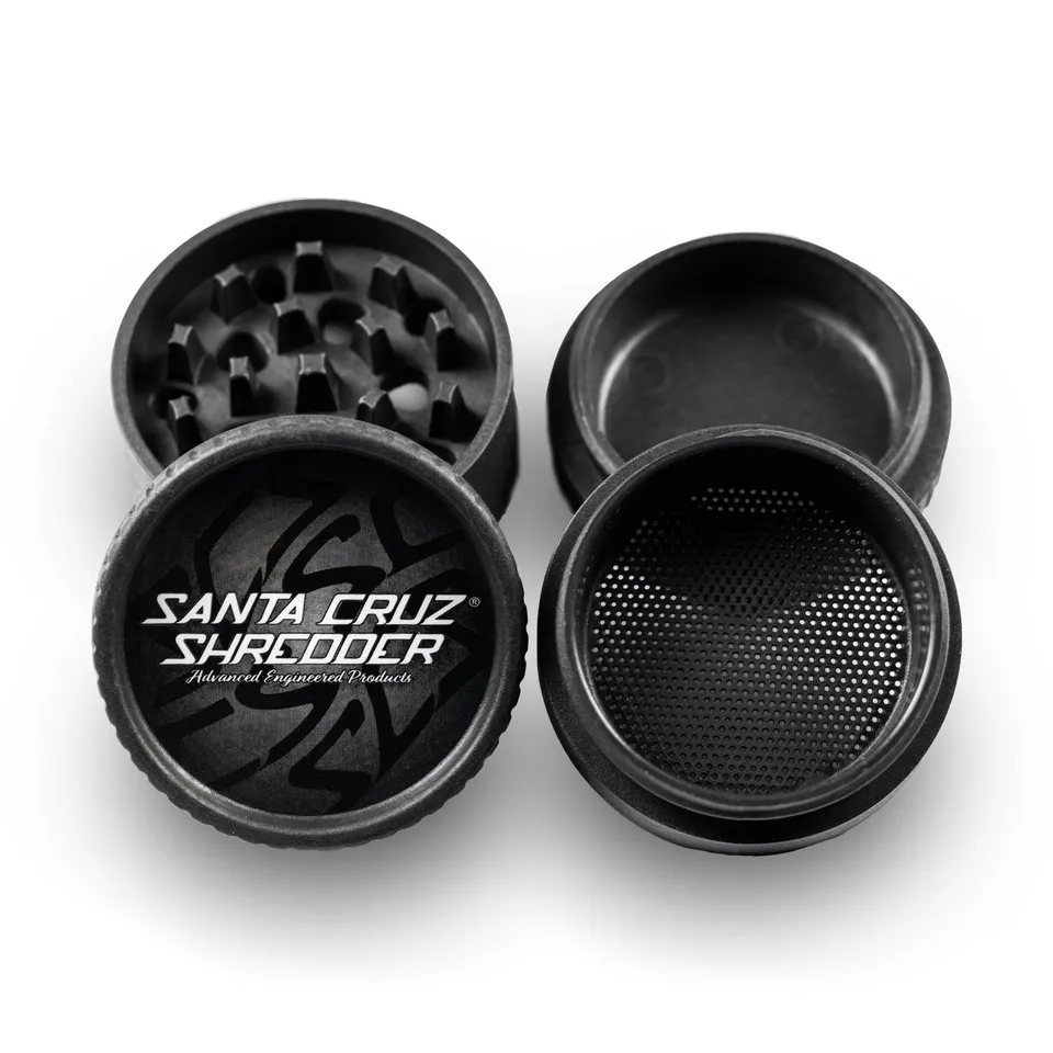 santa-cruz-shredder-hemp-4-parties-grinder-chanvre-noir image 1