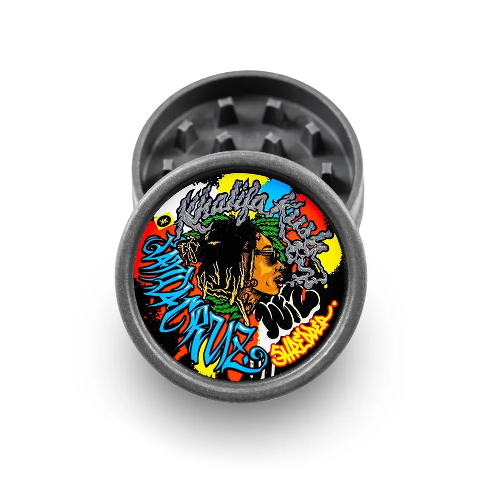 santa-cruz-shredder-hemp-khalifa-kush-grinder-2-parties-noir image 1