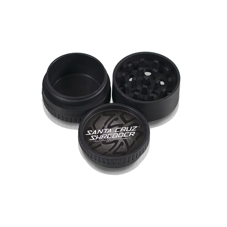 santa-cruz-shredder-hemp-3-parties-grinder-chanvre-noir image 1
