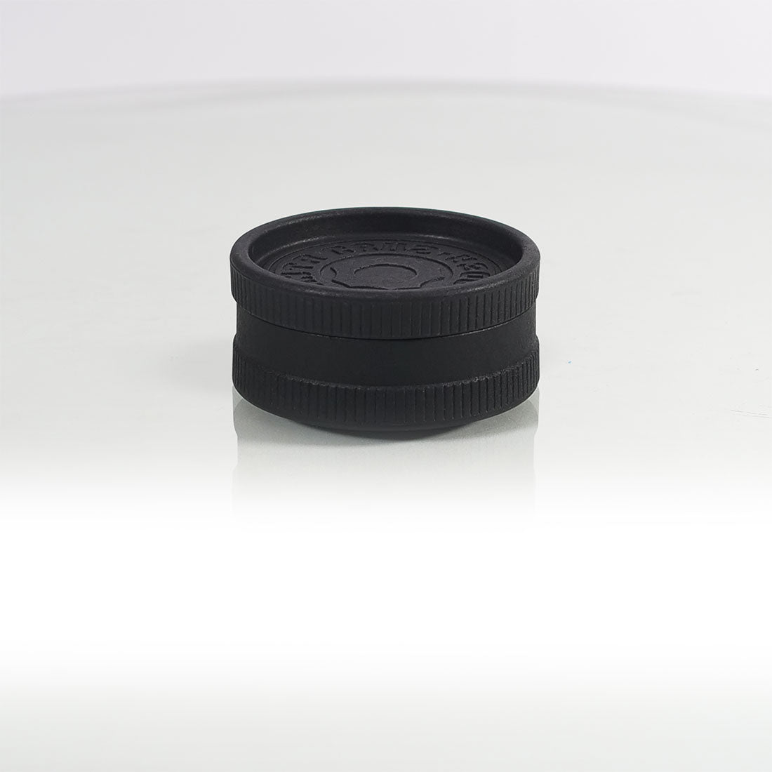 santa-cruz-shredder-hemp-grinder-2-parties-noir-compact image 5